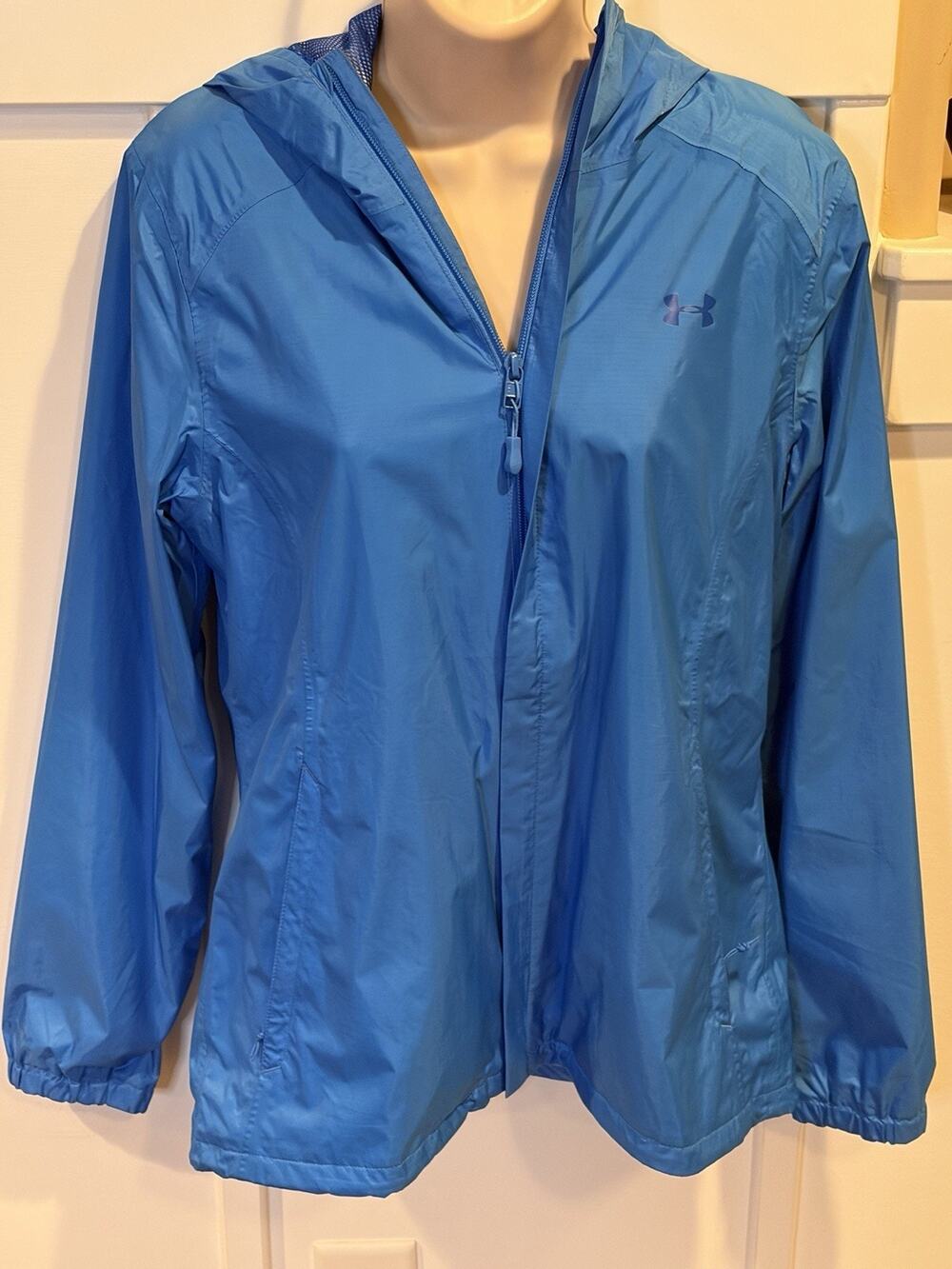 Under Armour Women’s Blue Hooded Full Zip Windbreaker Jacket Size S Regular Fit